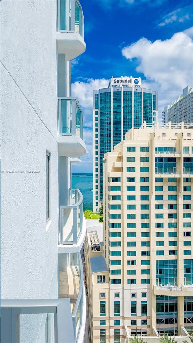 Building Photo - 1060 Brickell Ave