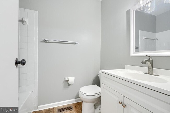 Building Photo - 28 Sandstone Ct