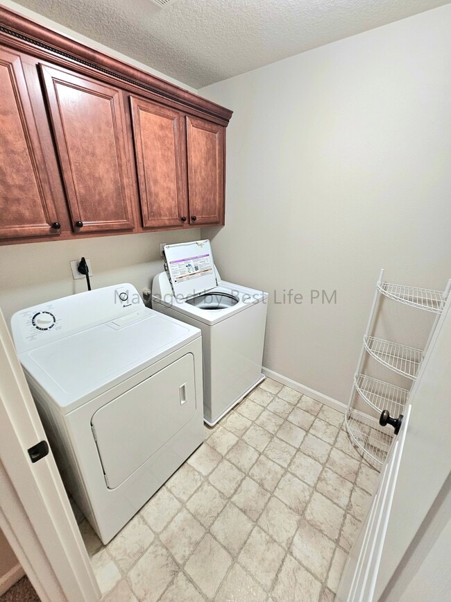 Building Photo - 9994 SE Old Town Ct