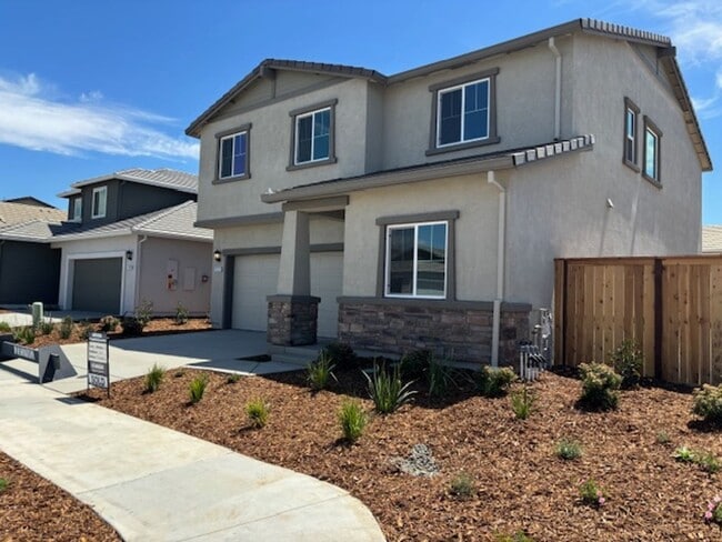 Building Photo - Newer DR Horton Smart Home with 5 Bedrooms and Bonus Loft