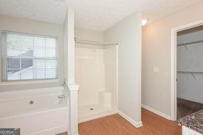 Building Photo - 154 Springbottom Dr SE