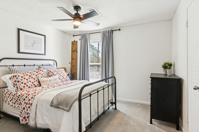 Building Photo - 525 W 30th St