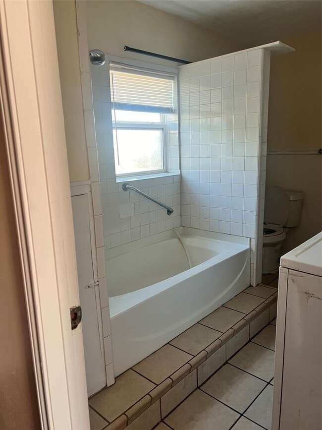 Building Photo - 5604 Chapman St