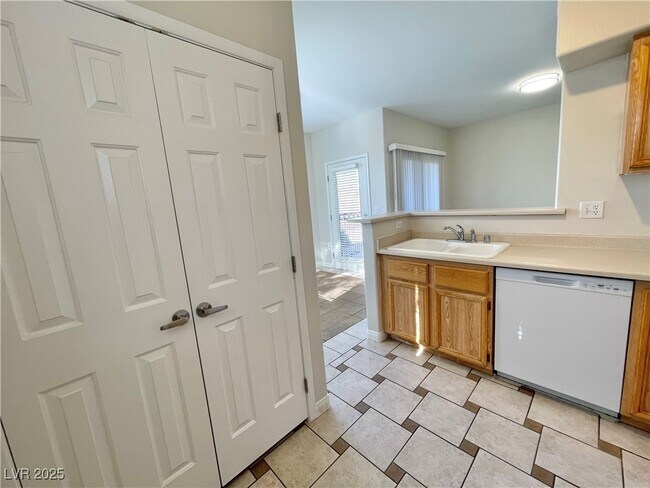 Building Photo - 9050 W Warm Springs Rd