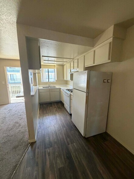 Building Photo - 13606 Cerise Ave