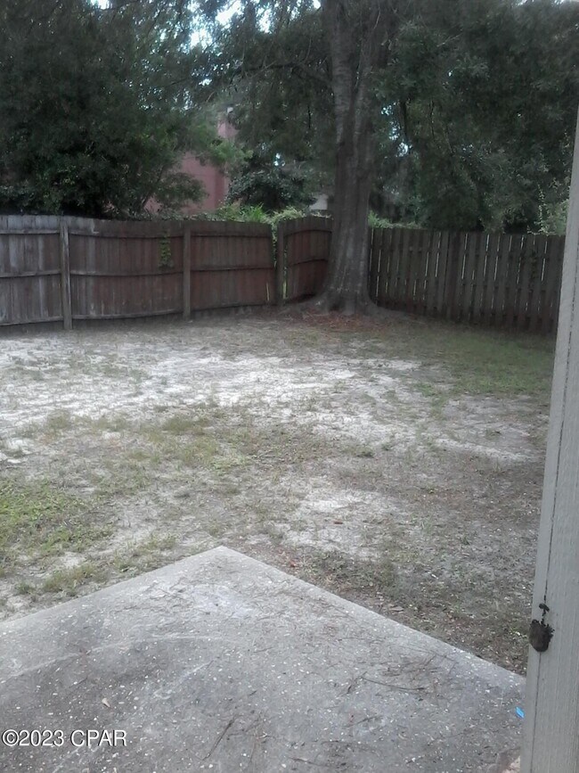 Building Photo - 230 Collinfurst Square