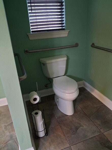 master bath - 3447 Derby Pl