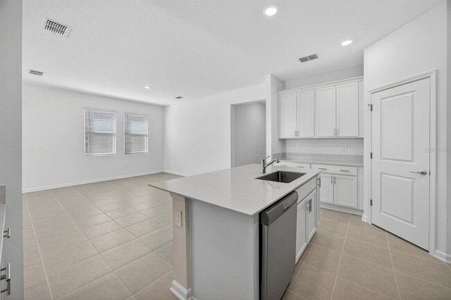 Building Photo - 3078 Armstrong Ave