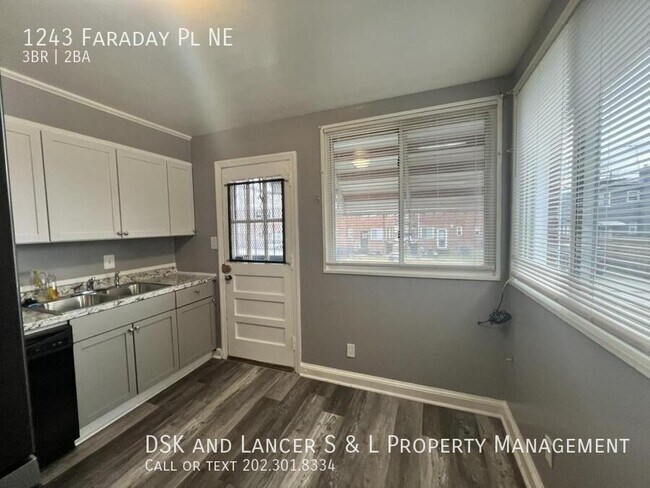 Building Photo - 1243 Faraday Pl NE