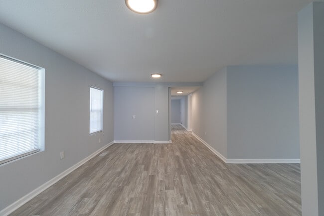 Building Photo - 770 Mahoney Rd