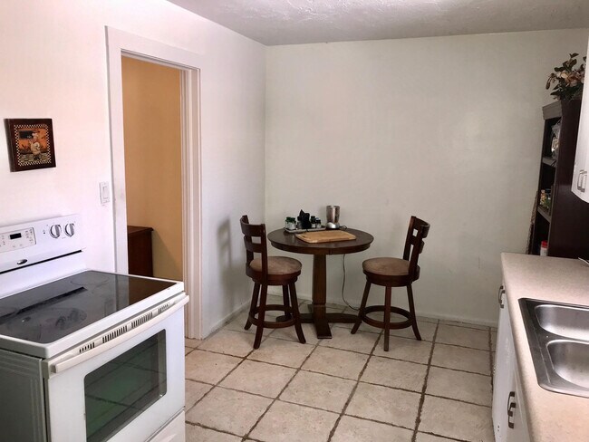 Building Photo - 4811 N Flagler Dr