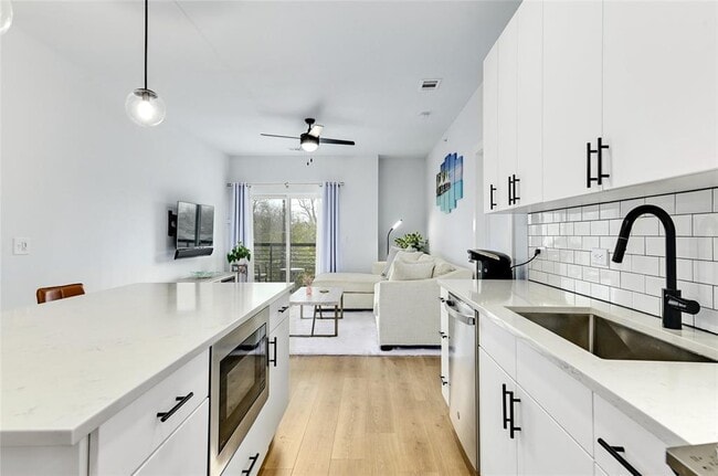 Building Photo - 3101 Govalle Ave