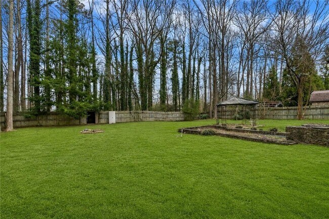 Building Photo - 131 Arrowood Ln