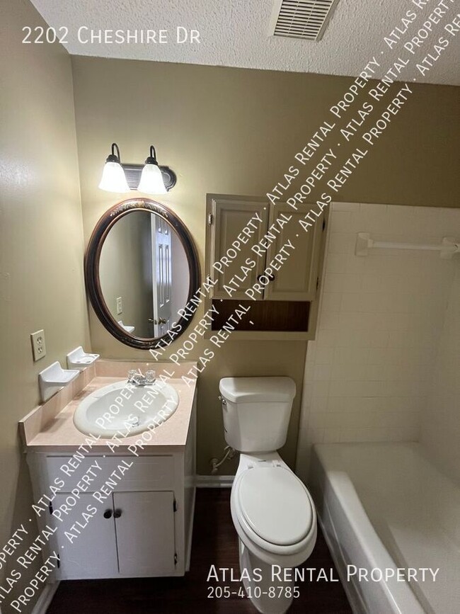 Building Photo - 2202 Cheshire Dr