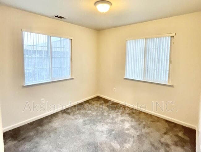 Building Photo - 445 Pearl Pl