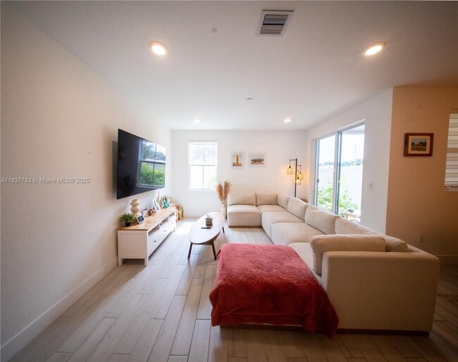Building Photo - 138 SW 171st Terrace