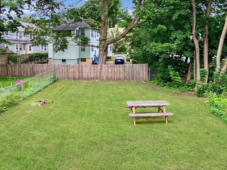 Building Photo - 8 Wyvern St