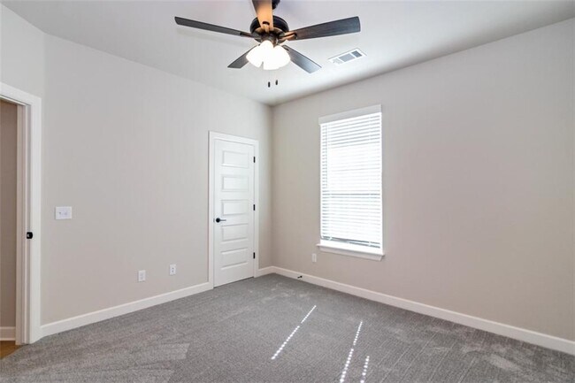 Building Photo - 1262 Cittadella Ave