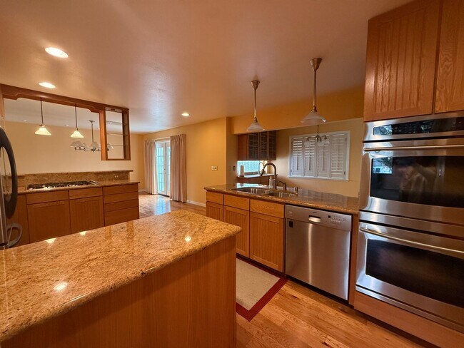 Building Photo - Beautiful expansive home for lease