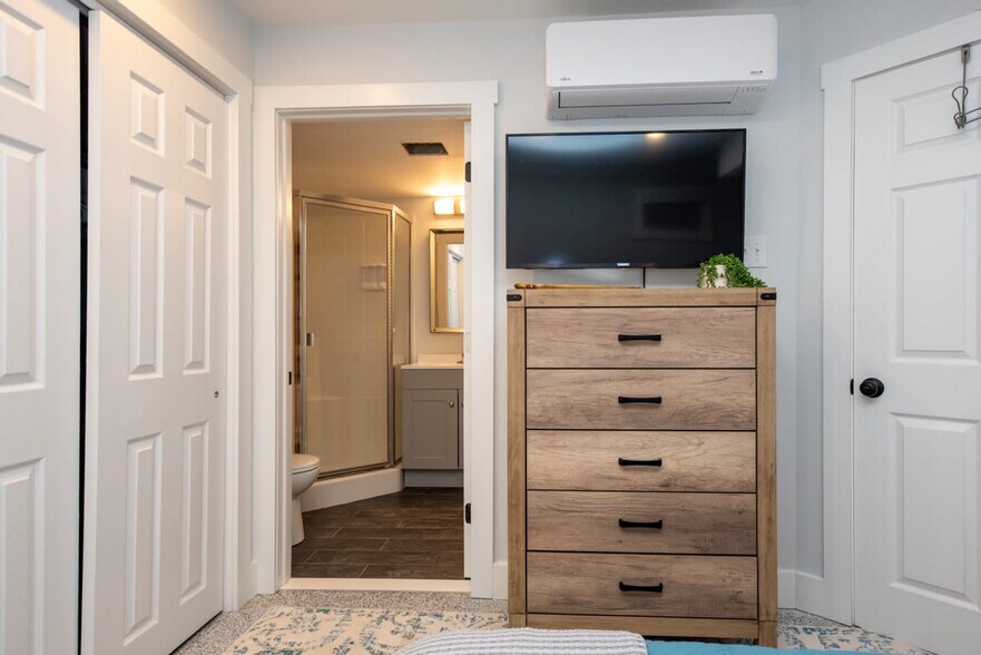 Building Photo - 1140 Simpson Ave