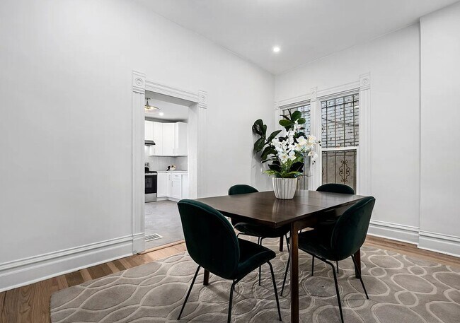 Building Photo - Victorian Gem next to Cheesman Park!