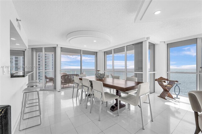 Building Photo - 16485 Collins Ave