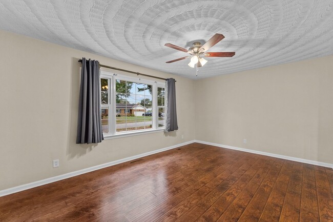 Building Photo - 1132 Sippel Dr