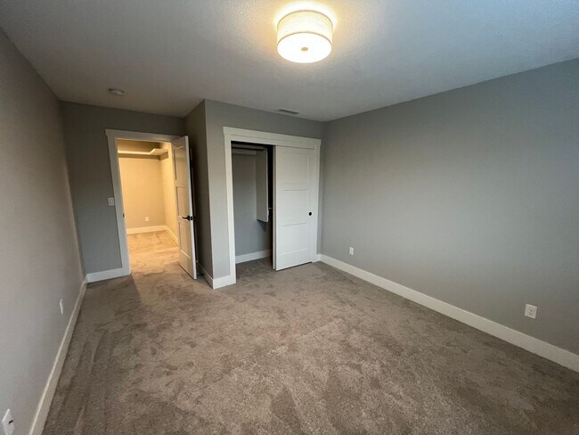 Building Photo - 11918 NE 108th St