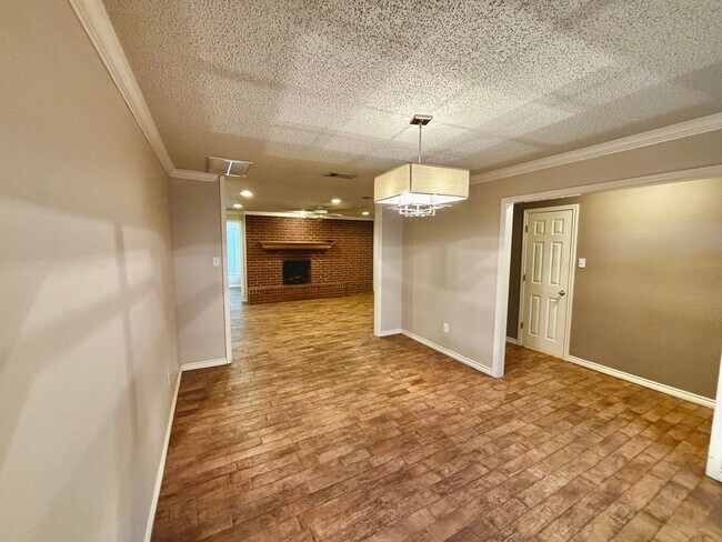 Building Photo - Pre-leasing for early July move in!