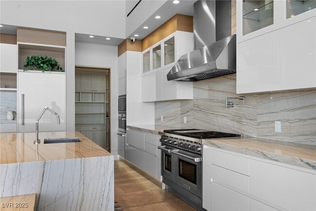 Building Photo - 5 Rockstream Dr
