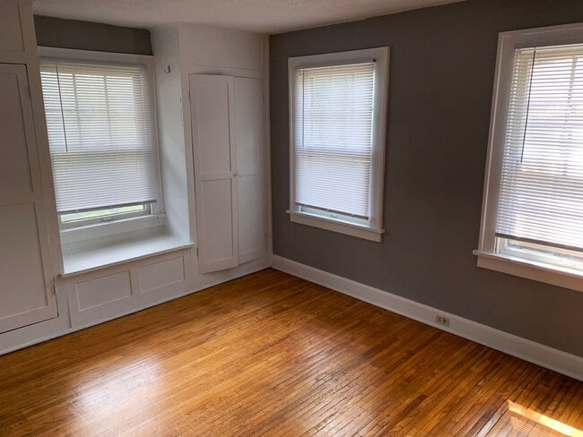 Building Photo - 1497-1499 Perry Street