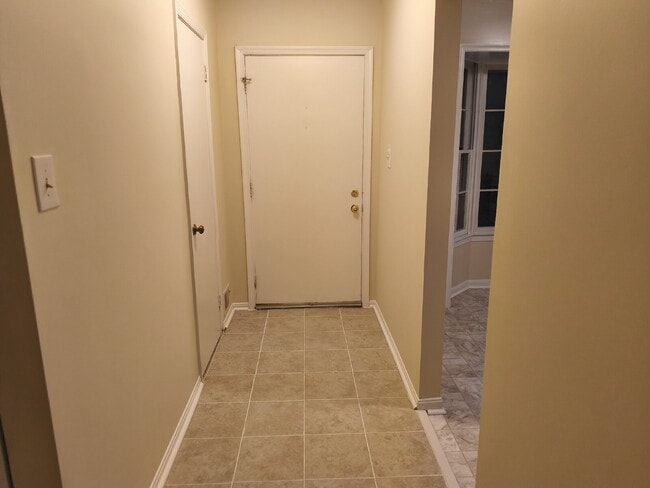 Building Photo - McLean Park Haven: Serene Living in a Tran...