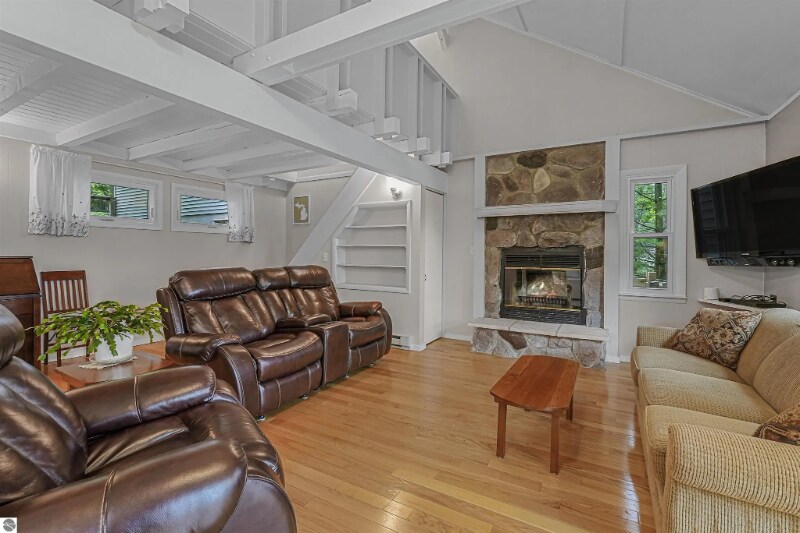 Building Photo - 542 Island View Dr