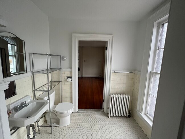 1/2 Bath - 260 High St