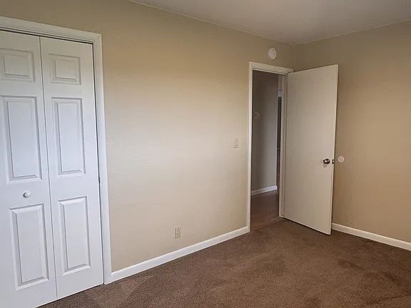 Building Photo - "Charming 3-Bedroom Retreat with Cozy Fireplace in Winston - 1,839 Sq Ft of Comfort!"