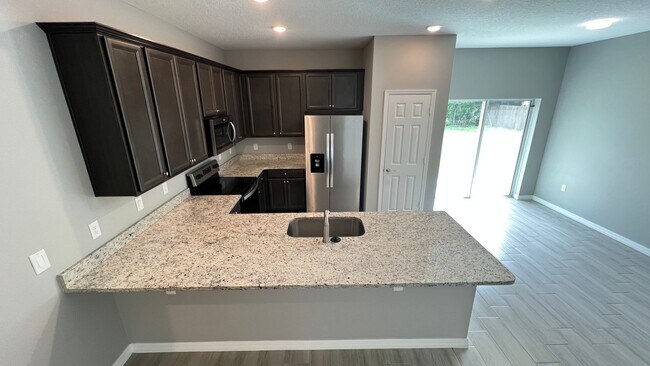 Building Photo - AWESOME 3 Bedroom, 2 Bathroom Home in Beautiful Palm Bay!!