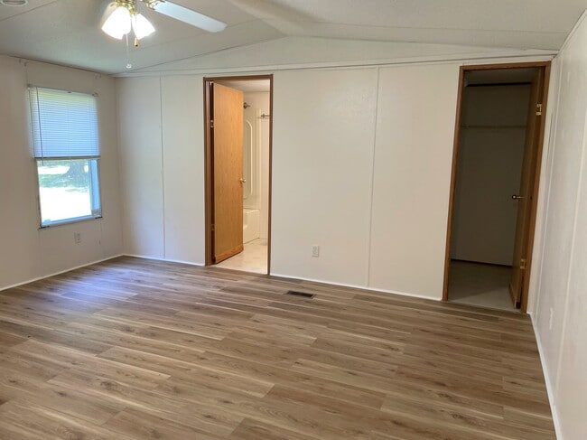 Building Photo - 3018 Aplin Rd