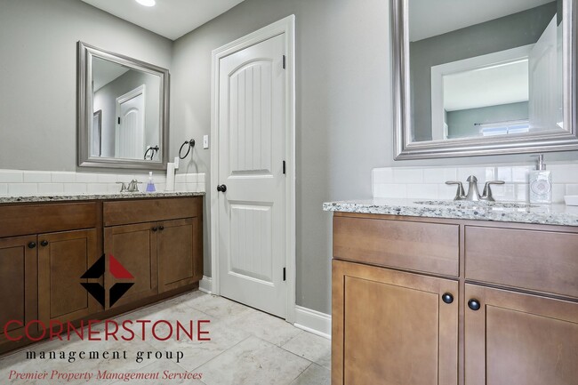 Building Photo - Cozy Cottage in the Heart of Gonzales!