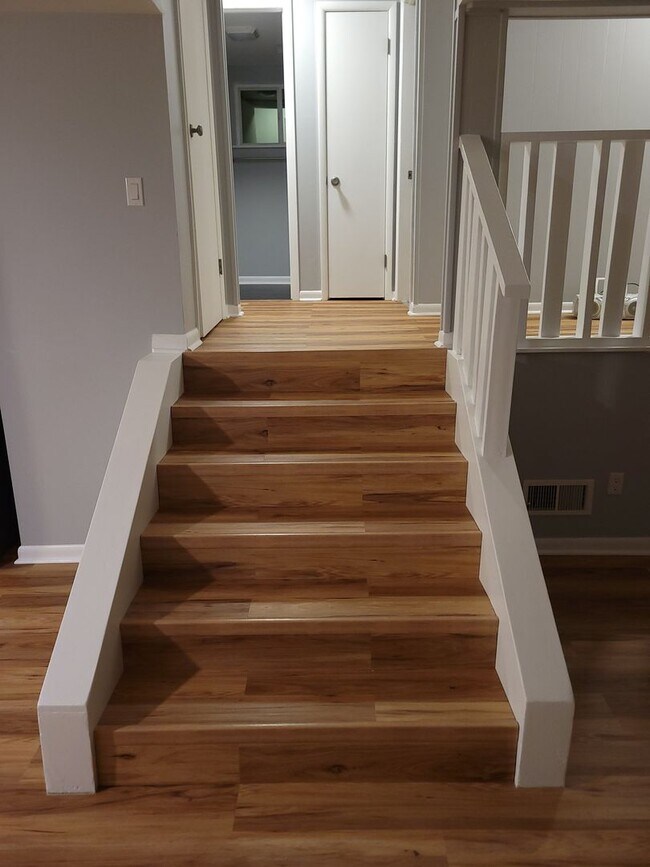 Building Photo - 357 Gilmore St