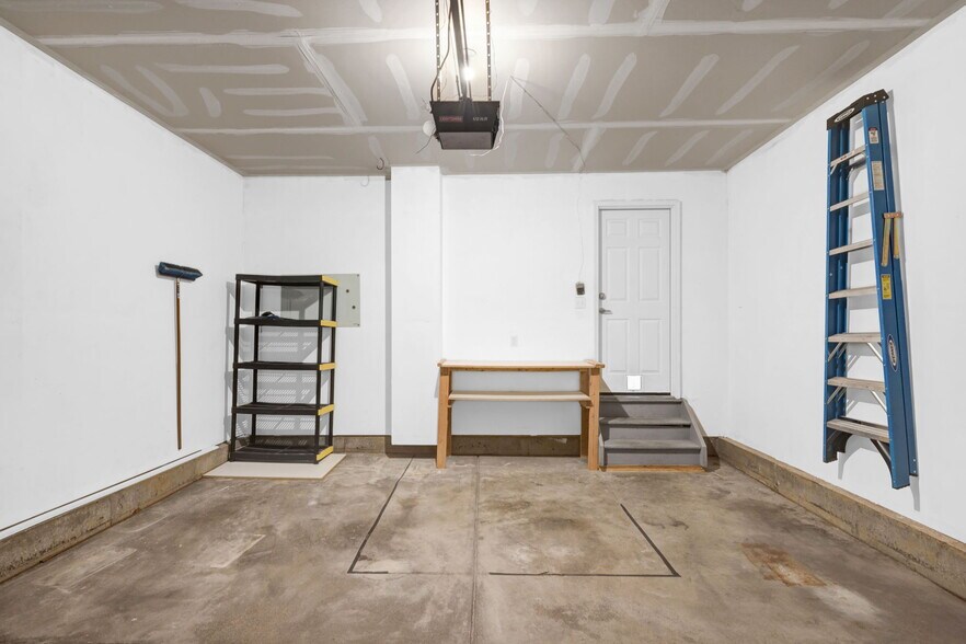 Building Photo - 17072 E Wyoming Dr