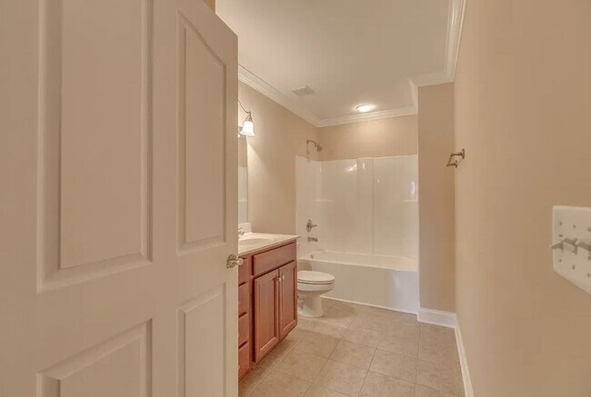 Building Photo - 2208 Stanford Ct