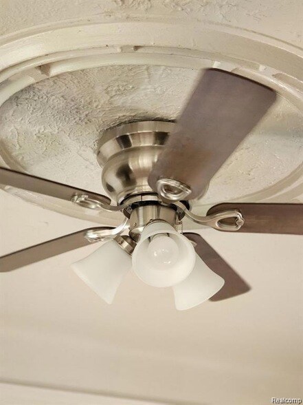 Building Photo - 196 Bondale Ave