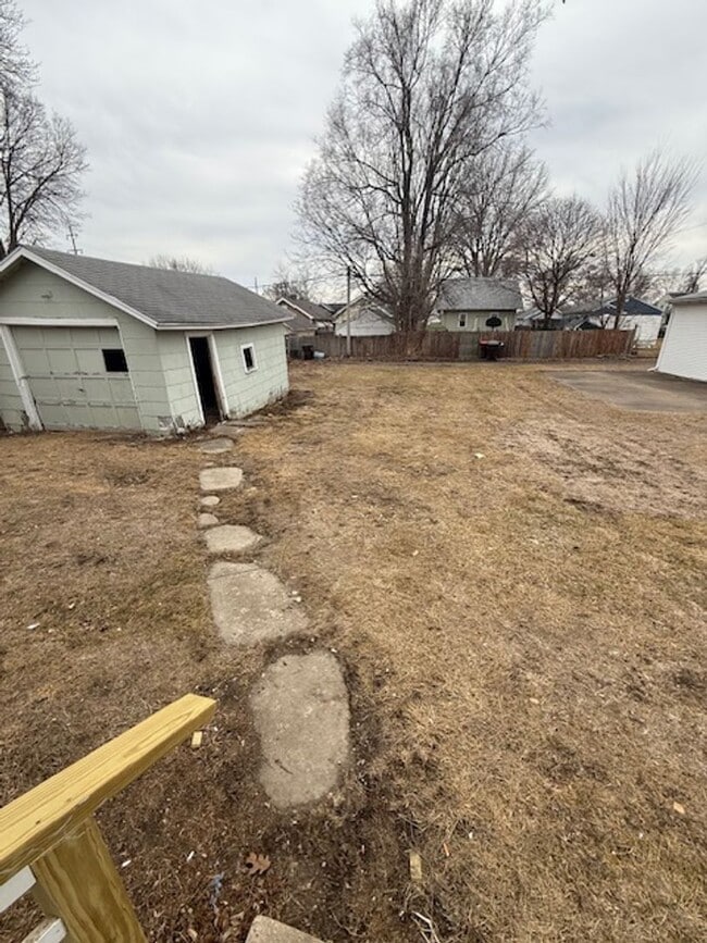 Building Photo - House for Rent - 1 bedroom / 1 bathroom