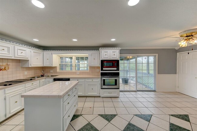 Building Photo - 263 E Castle Harbour Dr