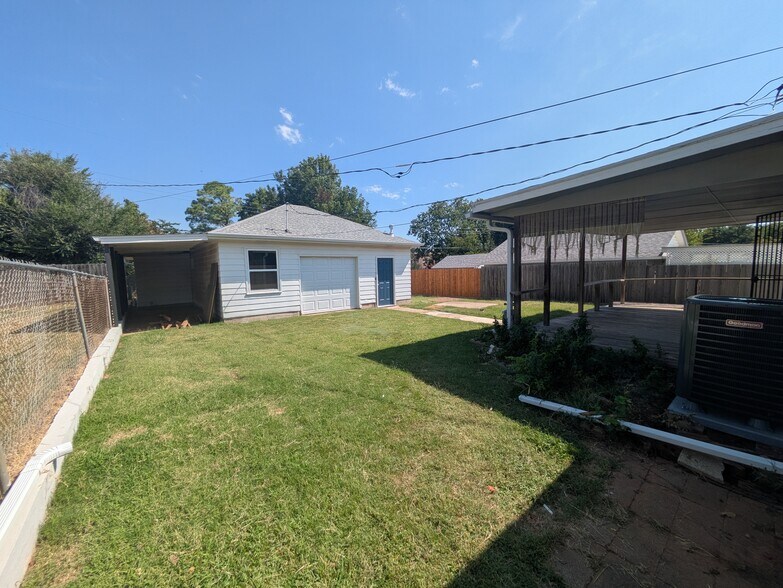 Building Photo - 1225 NW 98th St