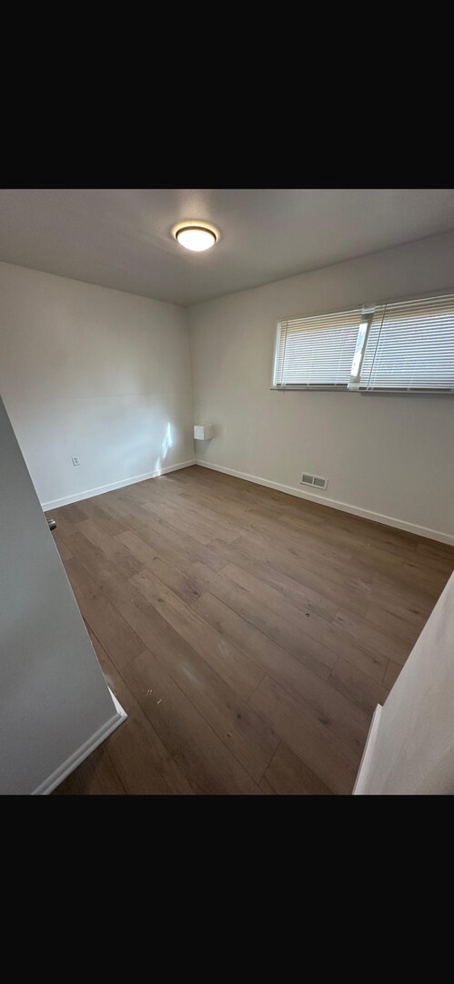 Building Photo - This is a 4 bedroom 1 bathroom house it has a spacious living room and full kitchen that comes wi...