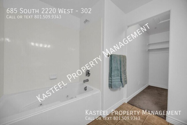 Building Photo - 685 S 2220 W