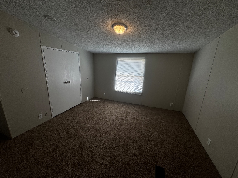 Building Photo - 122 Fox Meadow Dr