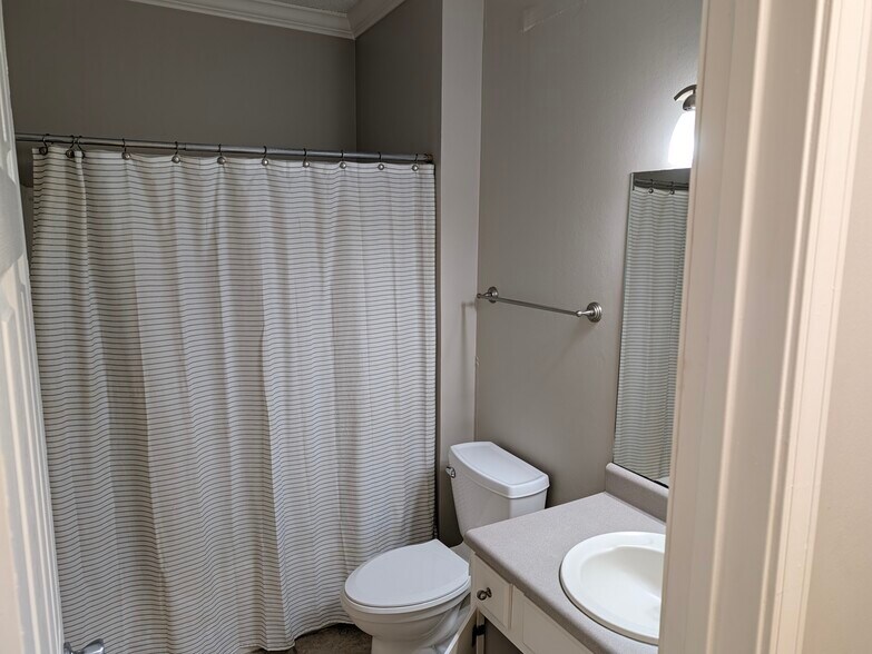 Building Photo - 5106 Walden Park Dr