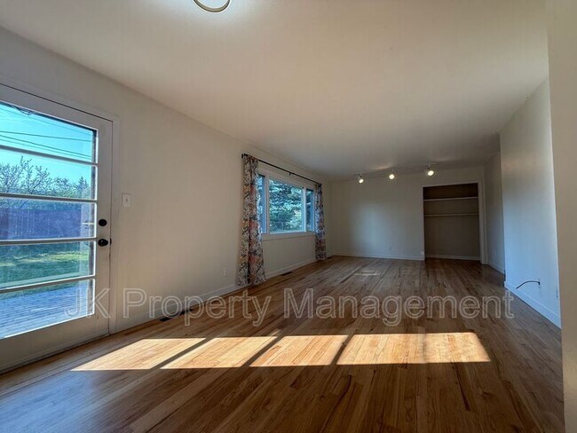 Building Photo - 719 47th St S